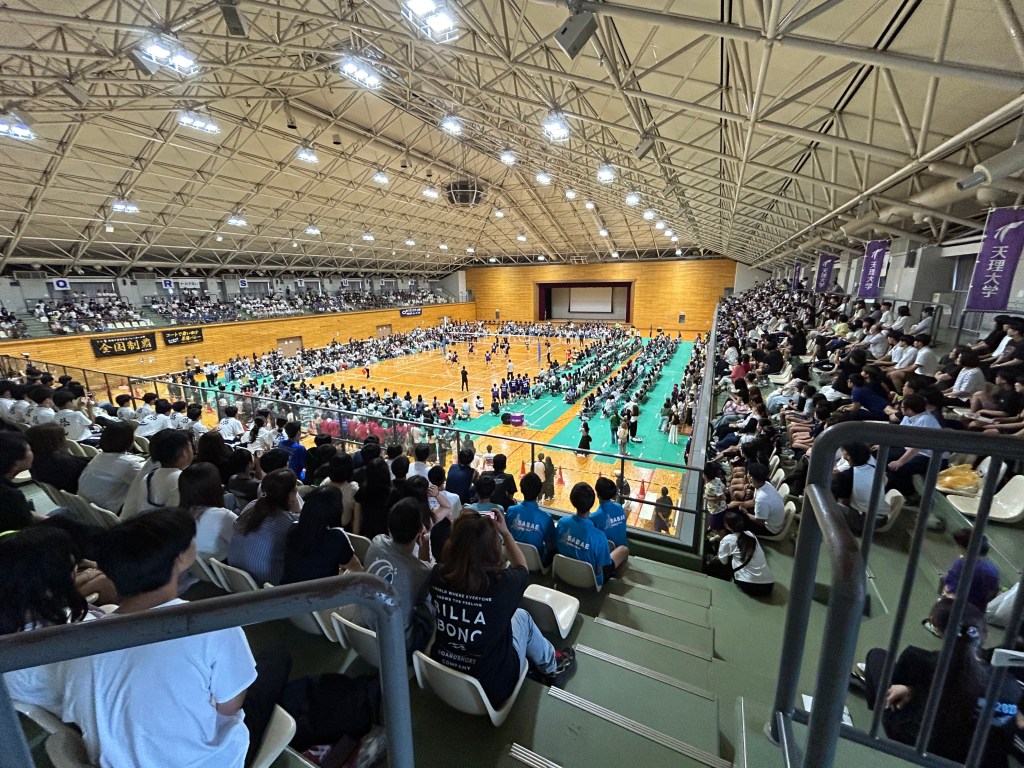 天理大学と中央大学のバレー頂上決戦を主催